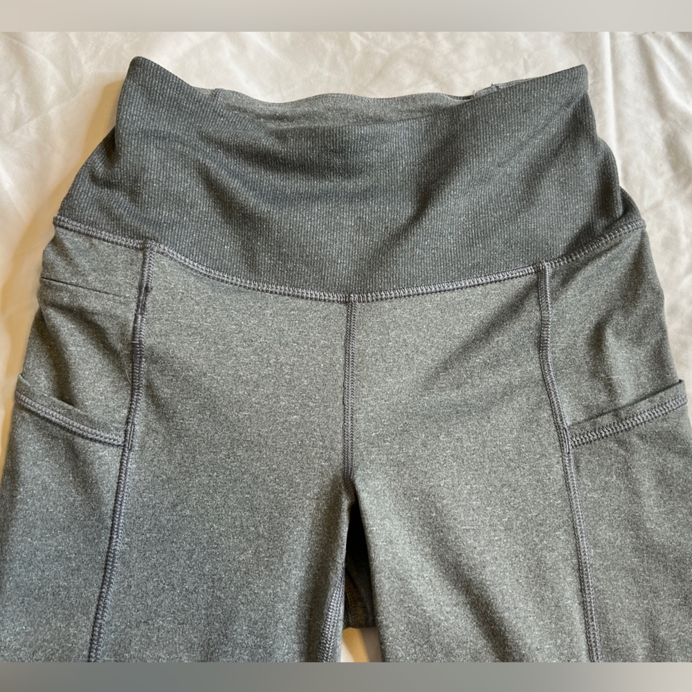 Patagonia Women’s Lightweight Pack Out Cropped Leggings – Gray, Pockets - Picture 5 of 6